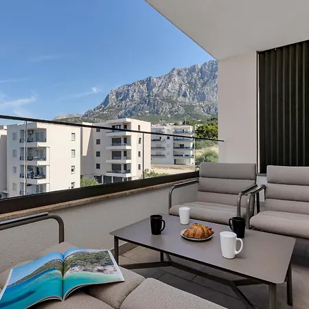 Knezovic With Sea View ماكارسكا