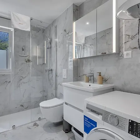 Knezovic With Sea View شقة ماكارسكا