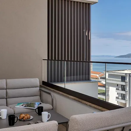 Knezovic With Sea View * ماكارسكا