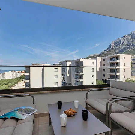 Knezovic With Sea View شقة *