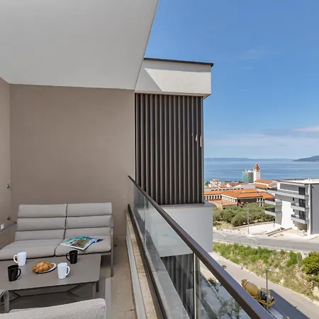 Knezovic With Sea View شقة ماكارسكا